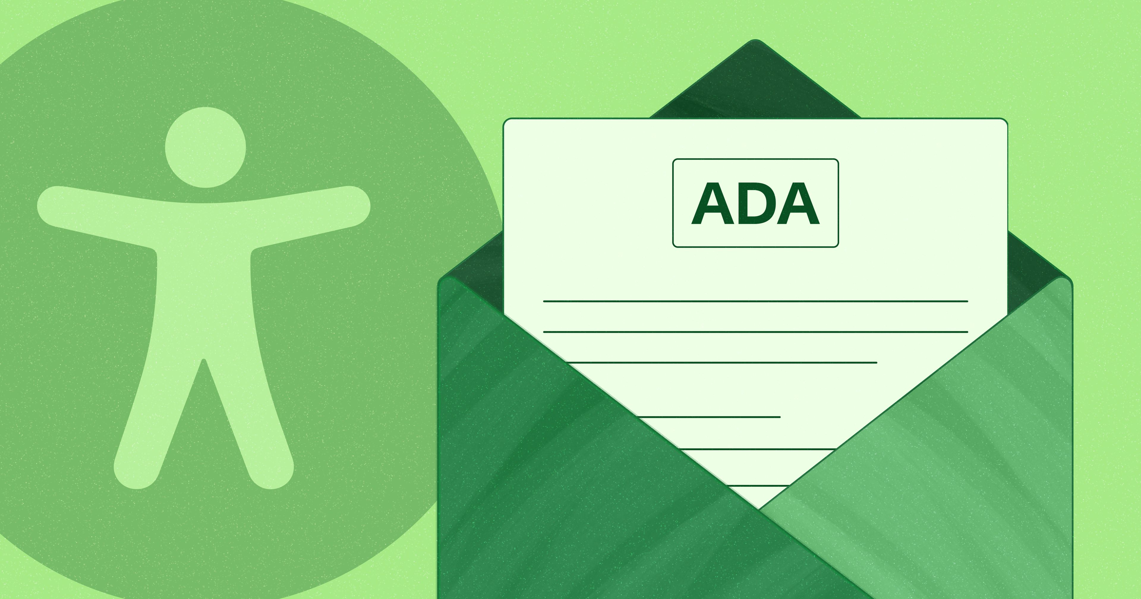 Geöffneter Umschlag mit einem herauskommenden Brief. 'ADA' steht oben auf dem Brief. Links vom Umschlag befindet sich ein Symbol für Barrierefreiheit und das Bild ist vor einem grünen Hintergrund platziert.